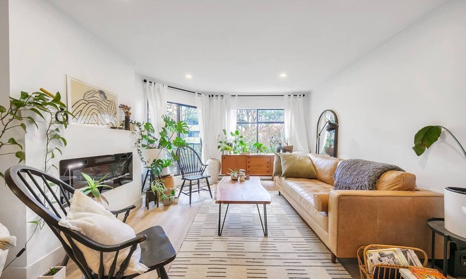 Mount Pleasant Apartment | D13 - Chic Urban Living in Mount Pleasant
