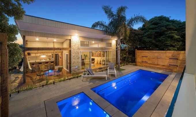 Dromana House | 'Dahlia Views' - the ultimate family entertainer