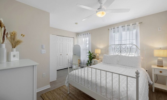 Cedar Key Condo | Daisy House: Downtown Cedar Key. Walk to everything!