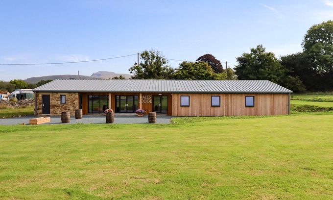 Ingleton Cottage | DALE'S LODGE, family friendly, with a garden in Ingleton