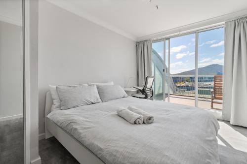 City East Apartment | Dana-Ensuite in Central Shared Duplex Apartment