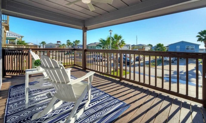 Leeward Sands House | Dapper Dolphin-Yard, Sunset View, Near City Pool