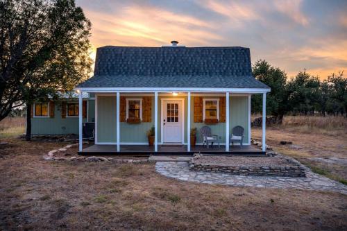 Fredericksburg House | Das Grun Haus With Private Hot Tub