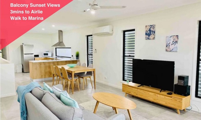Whitsundays Villa | Daydreaming Airlie Beach Water views & moments to boardwalk.