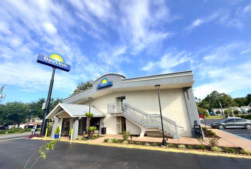 Griffin Heights Hotel | Days Inn by Wyndham Tallahassee University Center