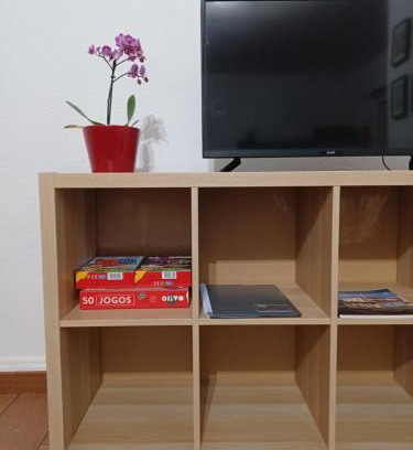 Lousa Apartment | De Cá - suite com acesso independente e kitchenette