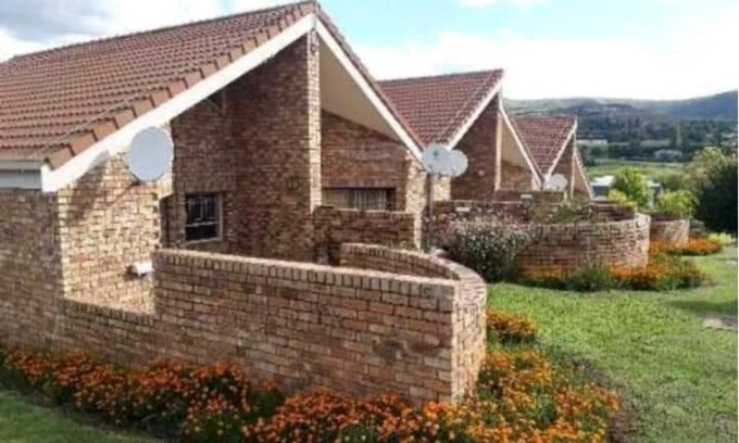 Clarens Apartment | de Klerens Gems Topaz Self Catering Studio