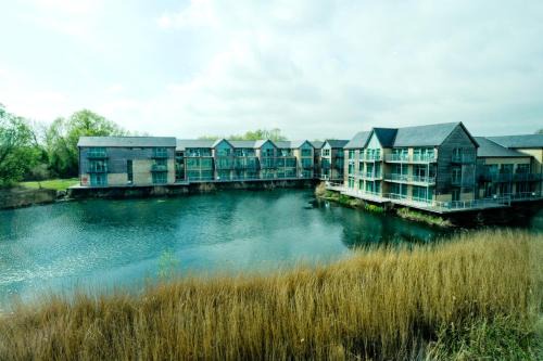 South Cerney Apartment | De Vere Cotswold Water Park Apartments