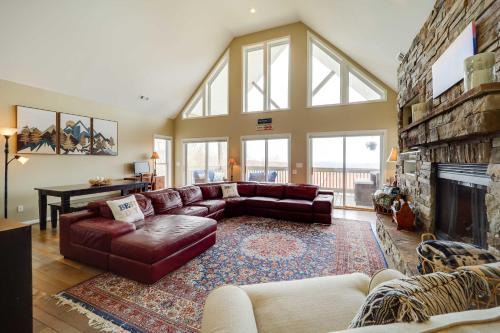 Sugar Mountain House | Deck, Grill and Fire Pit Sugar Mountain Retreat!