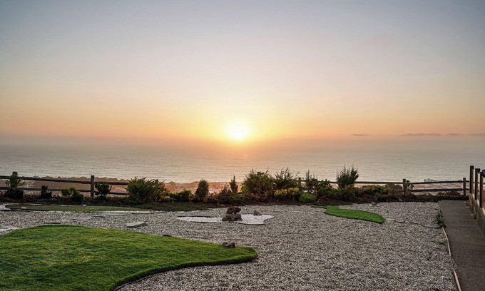 Pacifica Apartment | Delightful 2BR Mountain OceanSunset View