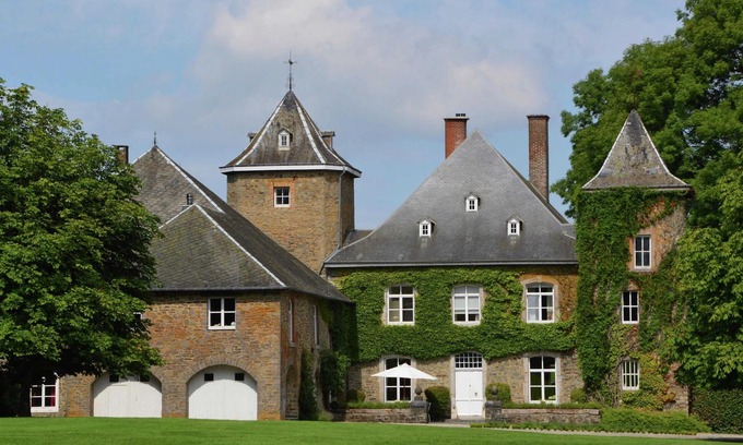 Longchamps-bertogne House | Delightful Castle in Bastogne with bubble bath