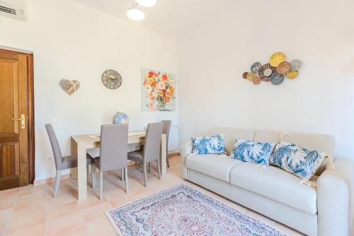 Case Peschiera-Lu Fraili Apartment | Delizioso Appartamento San Teodoro Lu Fraili