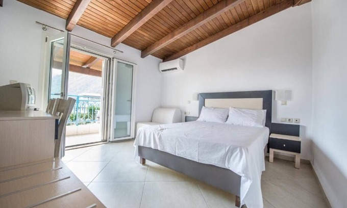 Kamena Vourla Hotel | DELLIS