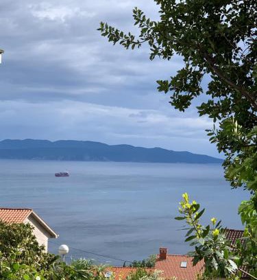 Sarsoni Apartment | Deluxe Apartment Dora with a private parking, terrace and see view