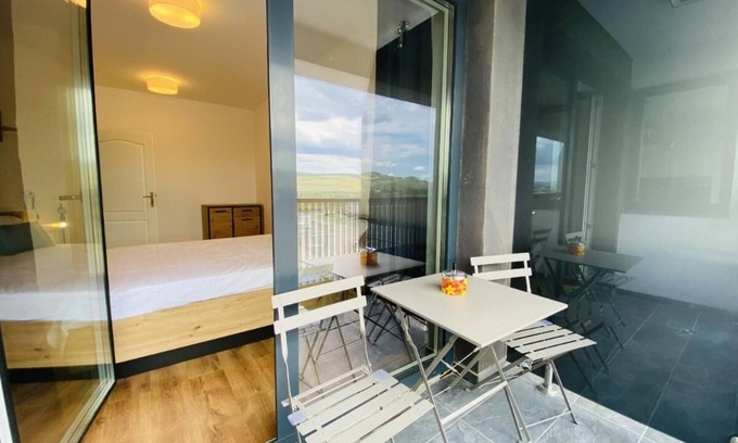 Cluj-Napoca Apartment | Deluxe Apartment with Balcony & Parking