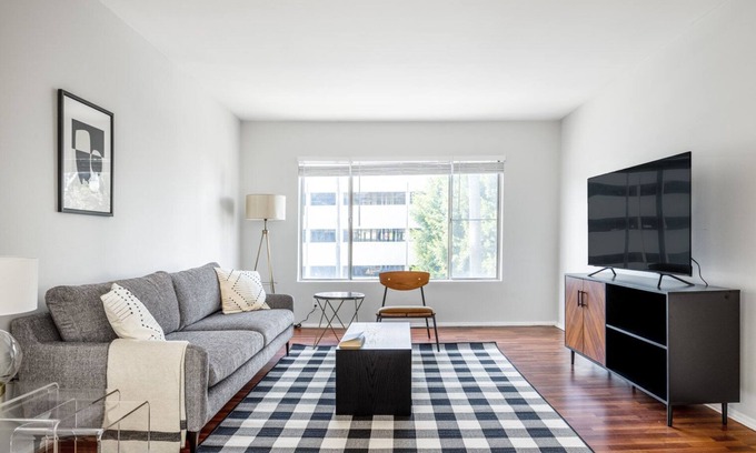 Beverly Hills Apartment | Deluxe Beverly Hills 1BR, Pool, near Beverly Center, by Blueground