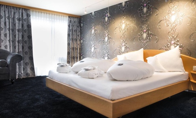 Seefeld Pedestrian Zone House | Deluxe cozy room Sweet Dreams - Alpenlove - Adult SPA Hotel