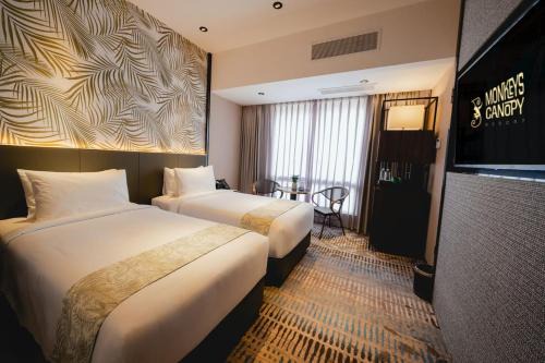 Hulu Langat Apartment | Deluxe King Room and Deluxe Twin Room at Monkeys Canopy Resort