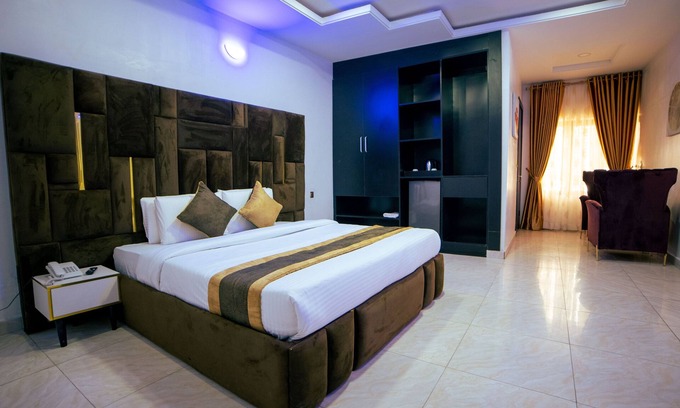 Ofin House | Deluxe Luxurious Room - Pool - Spa - Gym - Parking
