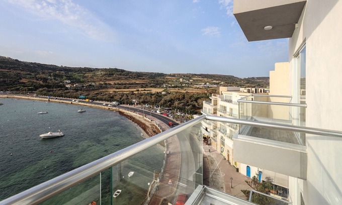 St. Paul's Bay House | Deluxe Seaview Studio