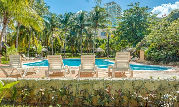 Zona Hotelera Apartment | Deluxe Suites at Villas Tropical in Zona Hotelera