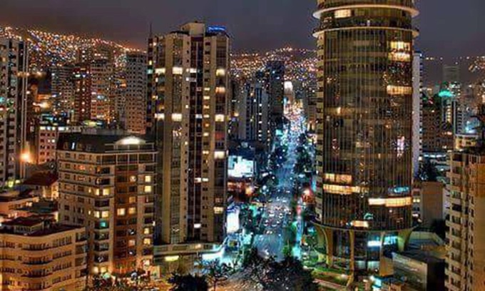 Downtown La Paz Apartment | DEPARTAMENTO PISO 20a, CENTRICO, CERCA EMBAJADA AMERICANA, TELEFERICO, MALLS, VISTAS PANORAMICAS y SEGURO