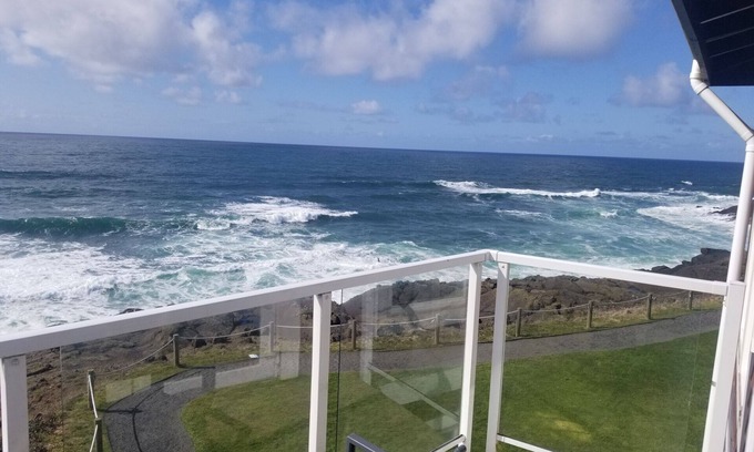 Depoe Bay Condo | Depoe Bay Condo! Right on the Ocean! Fantastic Views! (Nights 5, 6 &7 only $50)