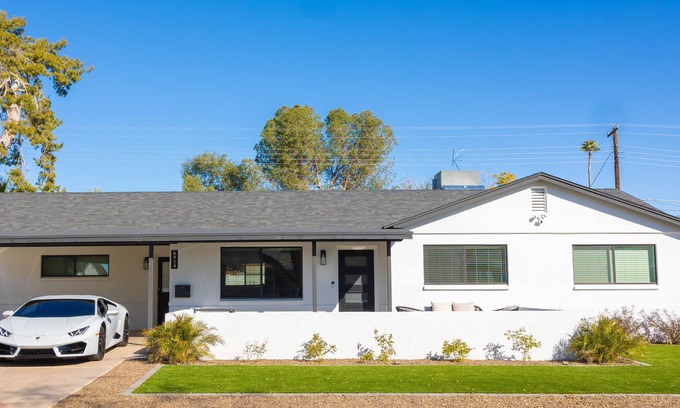 Papago Parkway House | Desert Diamond ! 5 minutes from Old Town Scottsdale and Mill Avenue
