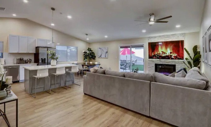 Sunset Ridge House | Desert Escape w/pool!