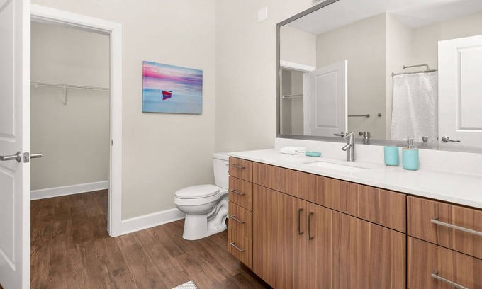 Eighth Avenue Apartment | Desert Storm Serenity Suite Downtown Nashville
