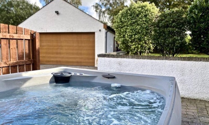 Backbarrow Cottage | Detached lakeland cottage with private hot tub