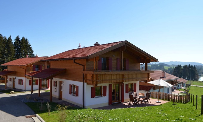 Lechbruck House | Detached vacation home with exceptional lake view, sauna and wood-burning stove