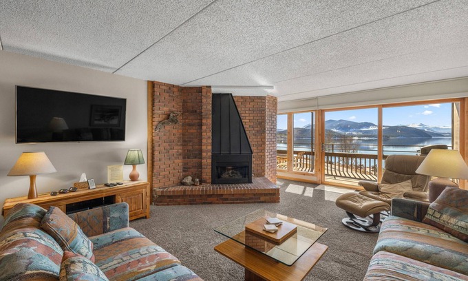 Dillon Condo | Dillon Lake 2 BR Condo-Pool, Hot Tub, 4 lift passes at Keystone-Breck & Arapahoe