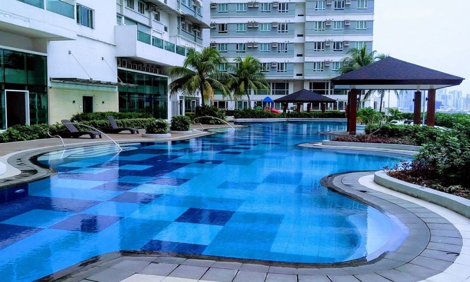 Legazpi Village Condo | Dimacs Staycation