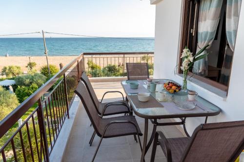Nea Moudania Apartment | Dimi Seafront Apartment by Rentals Pro Services - Nea Moudania