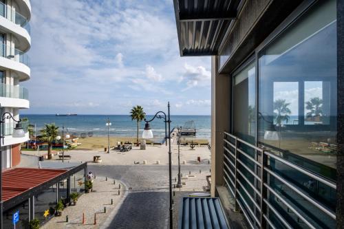 Larnaca City Centre Apartment | DiosPonte Collection Mare Finikoudes Beach