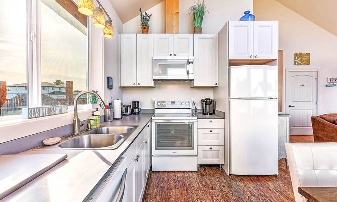 Ocean Shores Cottage | Dip Your Sandy Toes in the Pacific Ocean at Ocean Shores