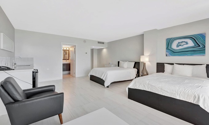 Bermuda Riviera Apartment | Direct Ocean Front Room