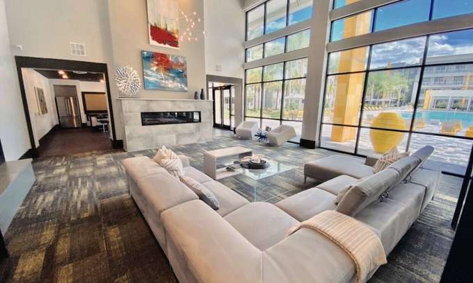 Deerwood House | DISCOUNTED/Stunning 1/1 Villa located near Mayo, UF, Jax Beach, & JAGs Stadium.