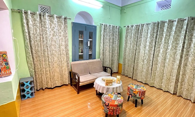Mathura House | Divine Stay - Facing Krishna Janmabhoomi Temple, Mathura/Vrindavan - Sleeps 2-6