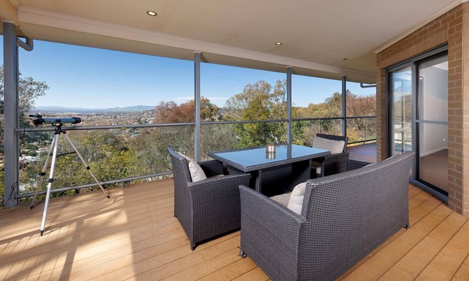 Albury House | Divine Views on Roper - Glorious three bedroom, two bathroom townhouse with views to die for!