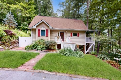 Cullowhee House | Dizzy Den