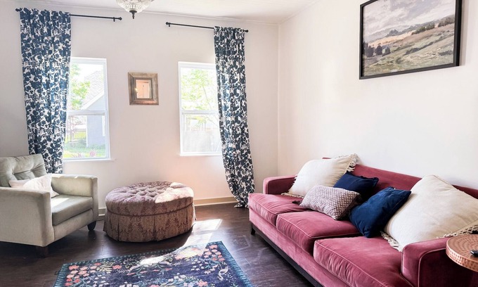Pacific Cottage | Dog Friendly - Close to Purina - No Cleaning Fee