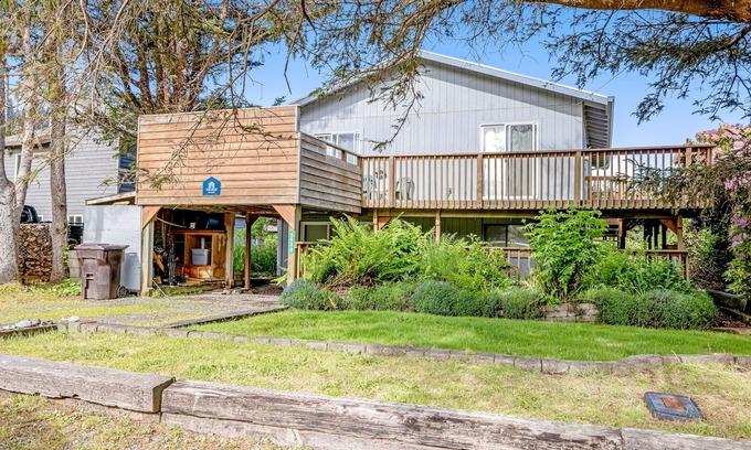Cape Meares Apartment | Dog-friendly, oceanview home - one block to beach