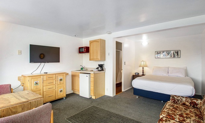 Westport House | Dog-friendly vacation rental with fast WiFi, TV, fire rings, & picnic tables