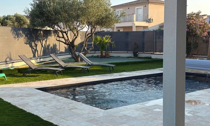Beaucaire House | Dolce Vita Elegant and comfortable new villa with heated pool for 12 people