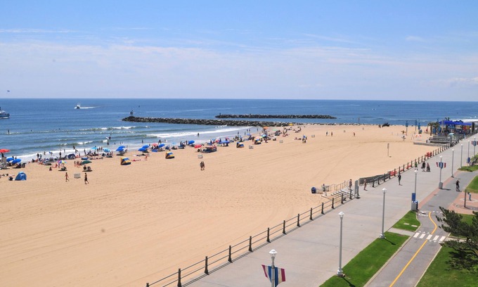 Northeast Virginia Beach Apartment | Dolphin Run Oceanfront Suites Virginia Beach