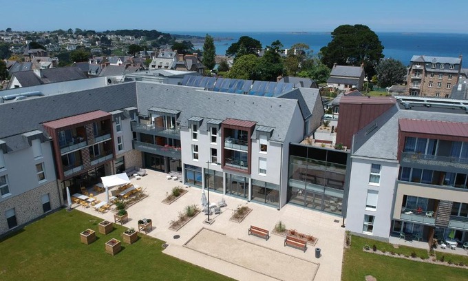 Perros-Guirec Apartment | Domitys - Les Mégalithes Roses