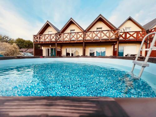 Mielno Cabin | Domki wczasowe "Anna" - dom wakacyjny na wyłączność 75 m2