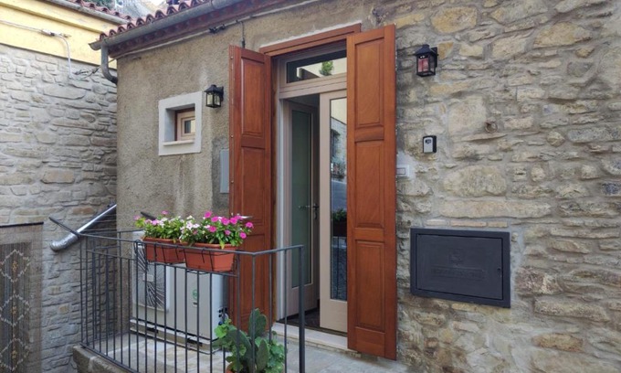 Castelmezzano Apartment | Domus Al.Me